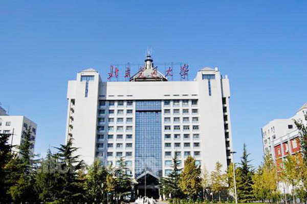 Stephen W. K. Ng教授为北交大项目学生讲课 Stephen W. K. Ng教授为北交大项目学生讲课