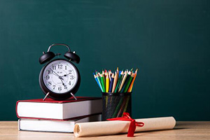 北京东方红学校初中入学需要四证吗？